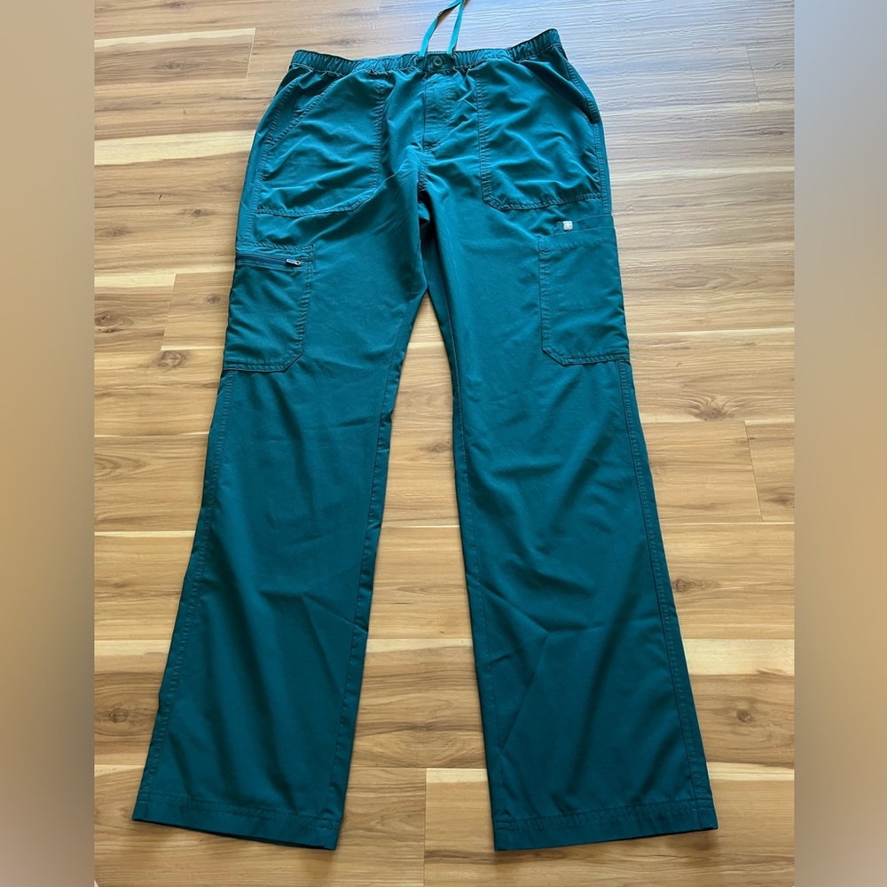 FIGS Cairo Cargo Scrub Pants Men's Size L Pockets Slim Fit Straight Leg Green